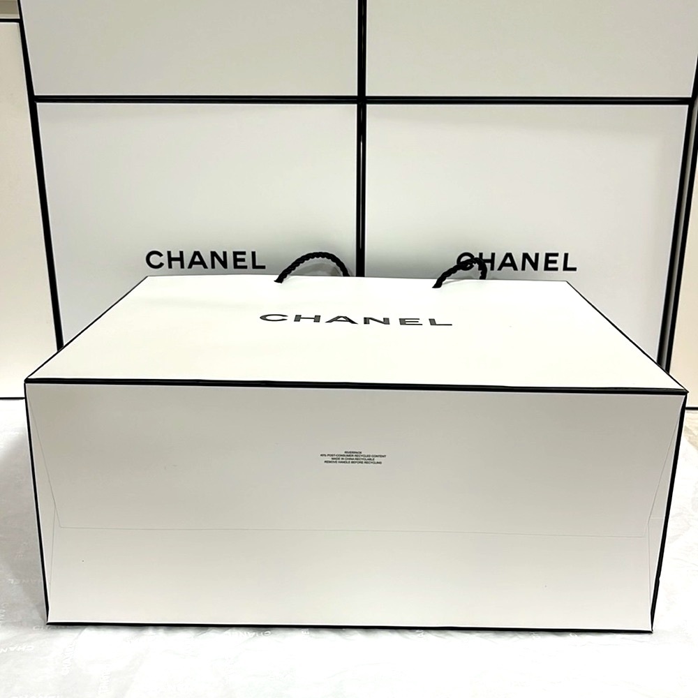 Chanel Bag - Picture 4 of 8